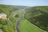 Blick vom Knopfmacherfelsen zum Kloster Beuron