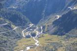 Blick zurck, links Furkapass, rechtsGrimselpass und im Tal Gletsch