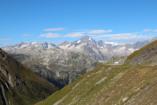 die Morgensonne auf der Furkapasshche, bittet ein unvergessliches Panoramabild